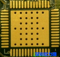 這是最不好的通孔設(shè)計，貫穿通孔直接擺放于QFN的接地散熱墊上，制造上無法確保其錫量，也就無法確保焊接良好。