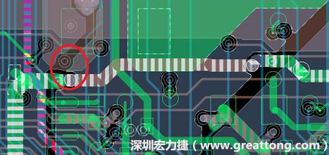 慢慢確認CAF發(fā)生的位置后，可以配合Gerber查看PCB的結(jié)構(gòu)是否有通孔太近或是線路太近的問題。