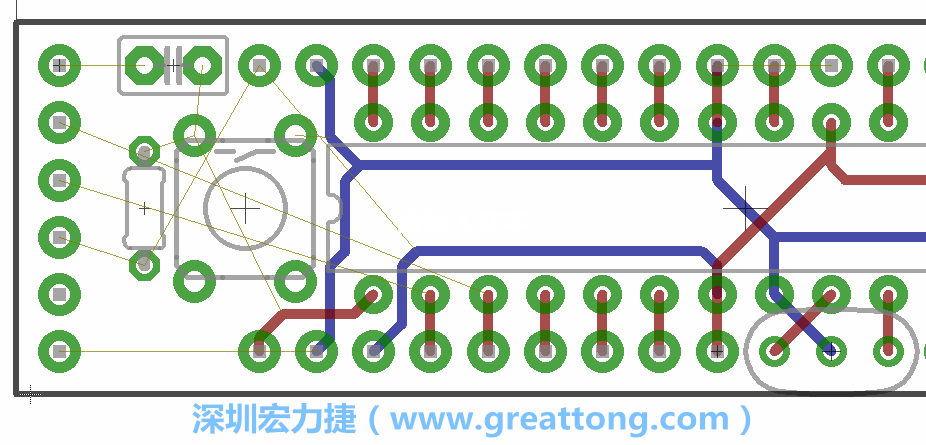 到目前為止，你應該只剩下四個部分還未進行布線，10K重置上拉電阻器、重置電容和1×6的序列排針。