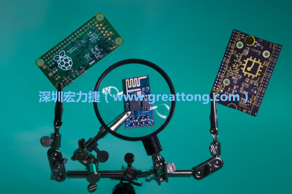 A Raspberry Pi Zero、ESP8266和CHIP。