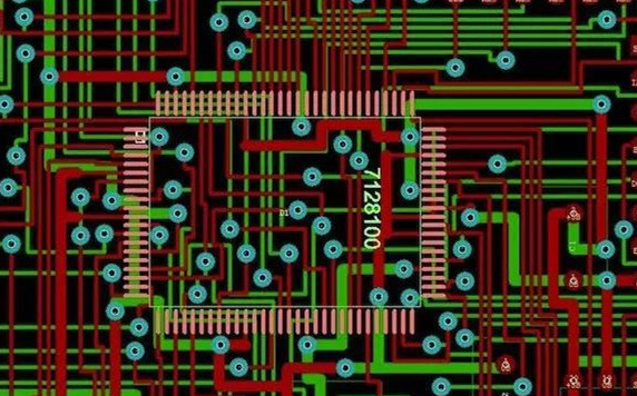 圖1：兩種PCB模型的部分電路。頂圖：傳統(tǒng)設(shè)計(jì)版本。