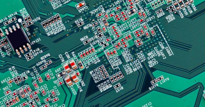 你能在這個復(fù)雜的PCB中找到垂直布線嗎？反正我不能